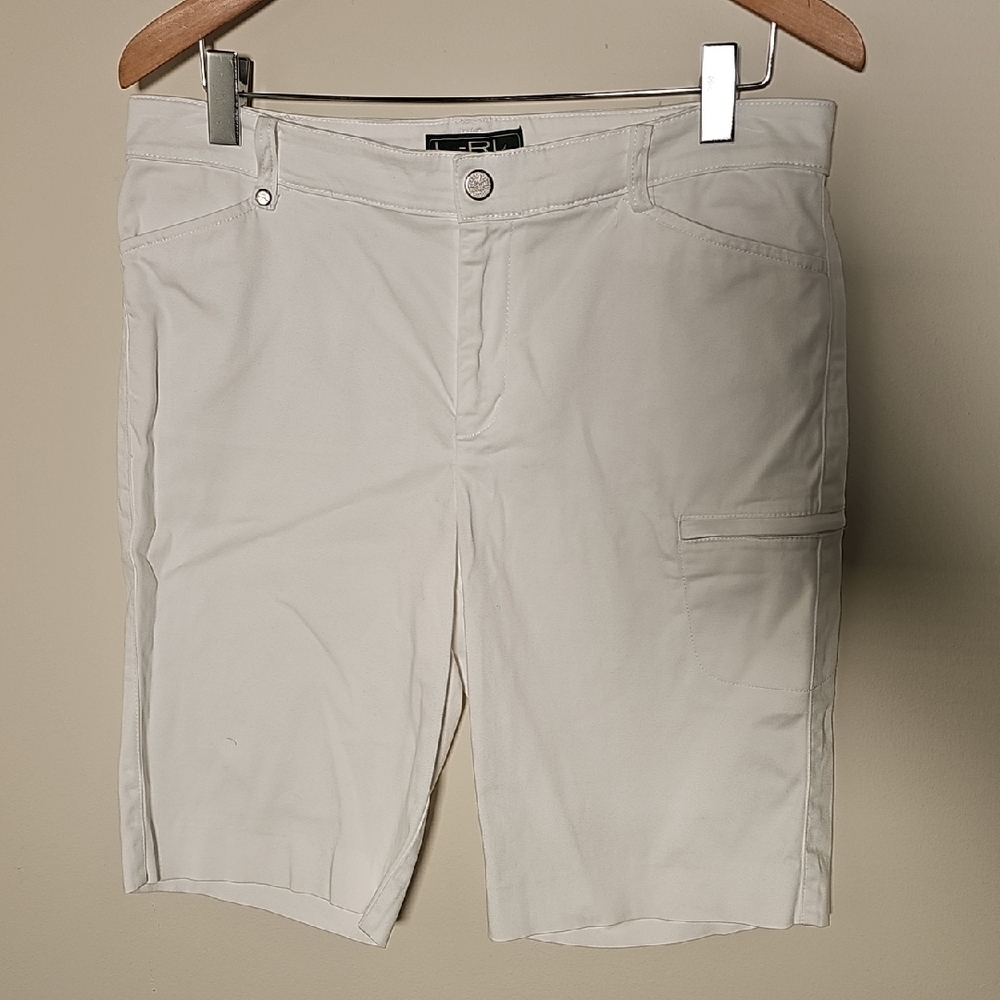 RALPH LAUREN active Womens Shorts. White 2 Front Pockets, One Zipper Sz 10